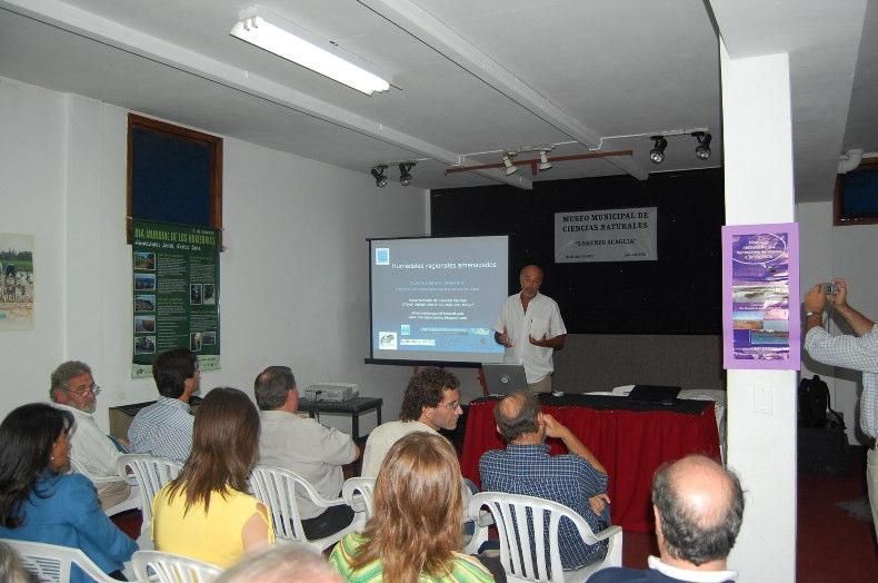 Oscar Padín que dio una conferencia referida a "La convención de humedales en la Argentina" y el Director del Grupo de Extensión de la Universidad Nacional de Mar del Plata que dio la conferencia