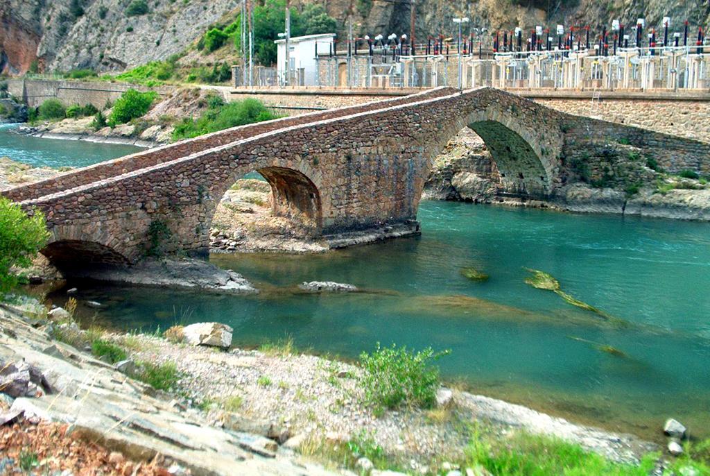 Puente románico de Sopeira, Huesca.