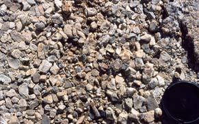 Guía Geológica de Sierra Nevada Itinerario 4 98 Parada 1 Las brechas dolomíticas cuaternarias de la Formación Zubia y los conglomerados de grandes bloques de rocas metamórficas del Mioceno En este