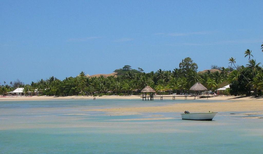 DIA 6: SIDNEY FIDJI (D) Traslado privado al aeropuerto para vuelo internacional a Fiji. Llegada y traslado al resort elegido.