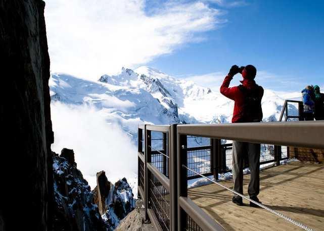 Mont Blanc: El gran espectacle. A l entrar a la vall, els seus ulls aniran directes cap al Mont Blanc, 4.810 metres, el punt més alt d Europa, tercer lloc natural més visitat del món.
