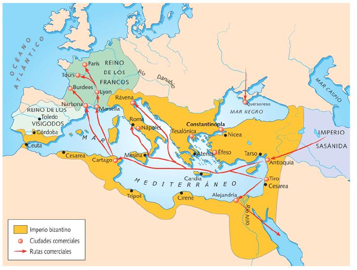 - El emperador concentraba en su persona el poder político, militar y religioso; también recopiló las leyes romanas en el conocido como Código de Justiniano.