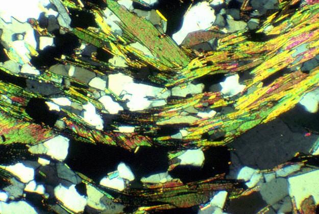 La foliación n en esta roca de alto grado, es el resultado del arreglo mineral, tanto por un efecto físico f como químico,. Gneiss Augen Gneiss Milonítico Gneiss que presenta bandeamiento.