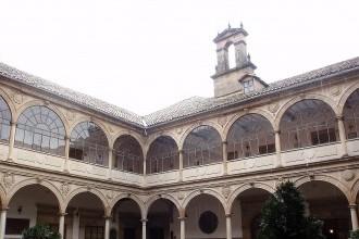 Antigua Universidad de Baeza Ruta desde Puerta de Jaén hasta Antigua Universidad de Baeza. Antigua Universidad de Baeza es un lugar de visita obligatoria para turistas de Baeza en Jaén.
