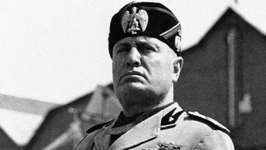 La caída de Benito Mussolini marcaba ya claramente el camino que estaba tomando la guerra, la victoria de los Aliados, y por tanto, triunfo del bolchevismo frente a los regímenes fascistas.