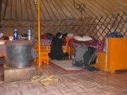Los campamentos disponen de restaurante Ger Camp en Mongolia TRENES Foto: Baikal Chalet de Listvyanka TRANSPORTES Interior de un Ger En el área del lago Baikal, tanto en Listvyanka como en Bolshie