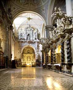 Prueba de ello son las puertas que dan acceso a la ciudad a través de su muralla, Colegiata de Santa María, Casa de los Luna y numerosas iglesias salpicadas por su centro histórico.