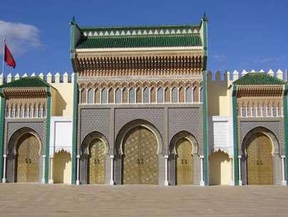DIA 3º.- FEZ Desayuno en el hotel. Visita histórica de la ciudad. Fez es una de las cuatro ciudades llamadas imperiales junto a Marrakech, Meknes y Rabat.