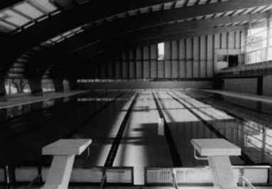 6. Piscines cobertes Les piscines cobertes són estanys artificials dins d espais tancats on es practiquen diversos esports aquàtics (natació, waterpolo, etc.).