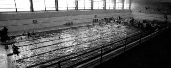 Figura 2.3. A les piscines cobertes, l'evaporació de l'aigua de la piscina és un factor fonamental que cal controlar per a mantenir uns nivells òptims d'humitat ambiental.