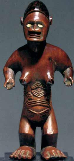 Talla Bembe República Democrática del Congo Madera, loza Alt. 12,7 cm. 4.200,00 e 5.040,00 e Figura femenina de pie, con piernas flexionadas y cortos brazos. Ojos de loza incrustados y peinado liso.