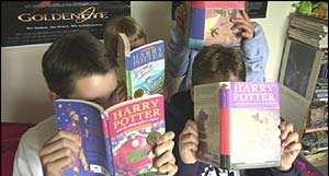 8. Leer al mismo tiempo. Si el niño se frustra porque no puede leer, sugiera que lean los dos al mismo tiempo.