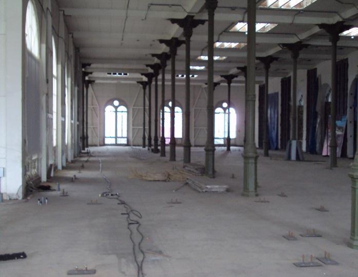 piso, antes de la ejecución de obra en el Área de Exposición Permanente, con
