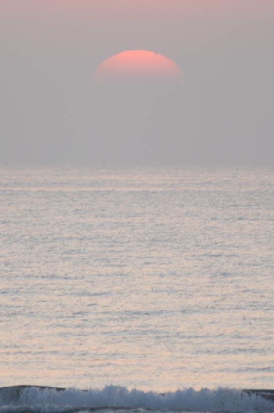 Está tomada desde la Playa de Gandía el 6 de Junio de 2012 a las 6:44 TL. Usó para realizar la toma una cámara Canon EOS 450D y un objetivo de 300 mm. de distancia focal (DF).