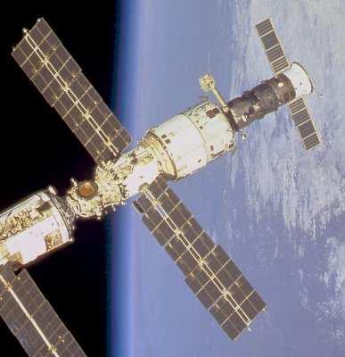 Slide 27 / 47 La Estación Espacial Internacional (ISS) es un centro de investigación que en este momento sigue en construcción en el espacio, que empezó en el 1998.