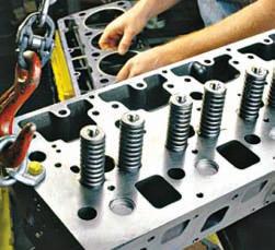 Tenemos en inventario motores completos y sus componentes remanufacturados Cat que le permiten volver a la  5 Motores y componentes de motores remanufacturados.