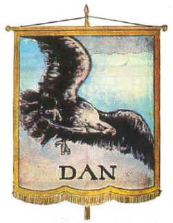 En la Bandera de Dan reposaba la figura de un aguila.