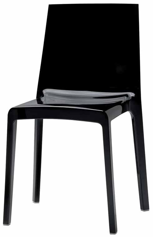 42 43 Una sedia impilabile elegante, leggera, straordinariamente confortevole e dall'elevata resistenza strutturale che la rende perfetta sia per gli ambiti privati che per gli spazi collettivi.