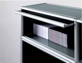 A series of handy accessories completes the series: lockable and non-lockable sliding doors, swinging doors, drawer pairs and drawers for suspension files.