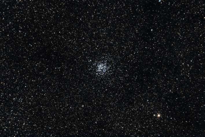 Objeto: M011 ( NGC 6705) Tipo: Cúmulo Abierto Clase: I 2 r Constelación: Scutum AR: 1851.1 Dec: -0616 Magnitud: 6 Distancia (a.l.): 6000 Eje Mayor: 14.