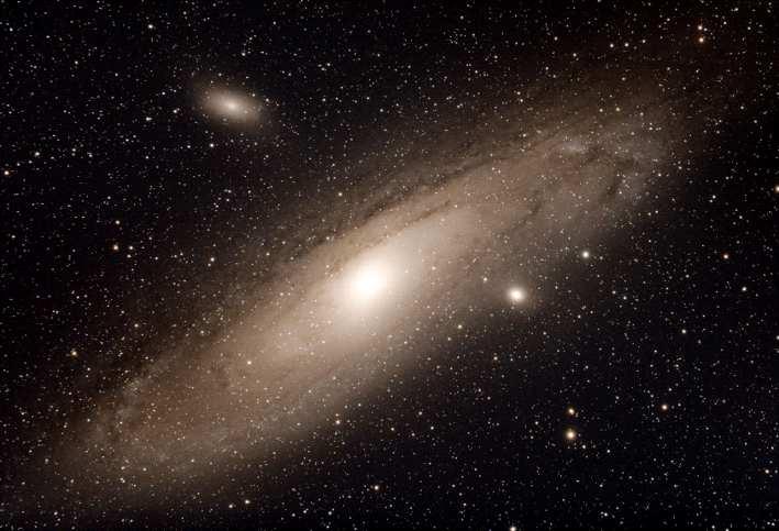 Objeto: M031 ( NGC 224 ) Tipo: Galaxia Clase: Sb Constelación: Andromeda AR: 0042.7 Dec: +41 16 Magnitud: 3 Distancia (a.l.): 2.56 millones Eje Mayor: 189.1 m Eje Menor: 61.