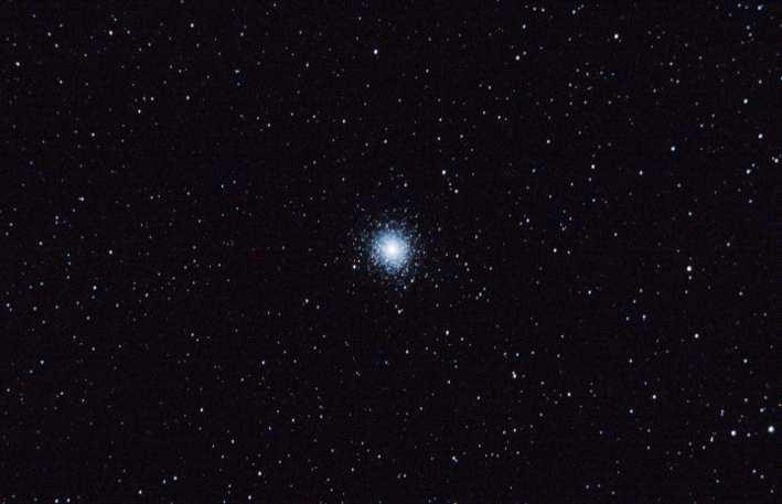 Objeto: M002 ( NGC 7089) Tipo: Cúmulo Globular Clase: II Constelación: Aquarius AR: 2133.5 Dec: -0049 Magnitud: 6 Distancia (a.l.): 37.500 Eje Mayor: 11.