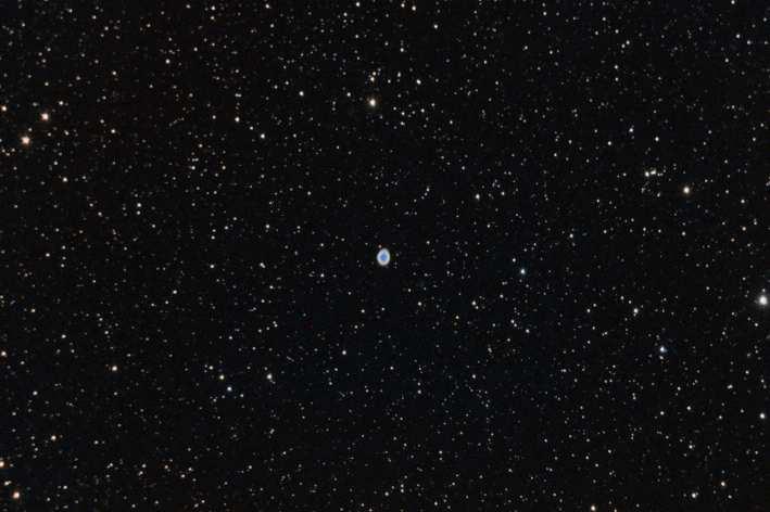 Objeto: M057 ( NGC 6720) Tipo: Nebulosa Planetaria Clase: 4(3) Constelación: Lyra AR: 1853.6 Dec: +33 02 Magnitud: 9 Distancia (a.l.): 2.