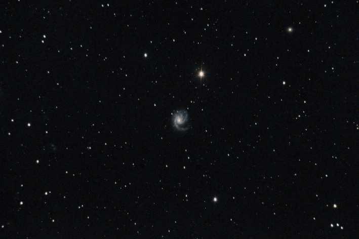 Objeto: M099 ( NGC 4254) Tipo: Galaxia Clase: Sc Constelación: Coma Berenices AR: 1218.8 Dec: +14 25 Magnitud: 10 Distancia (a.l.): 60 millones Eje Mayor: 5.3 m F (mm): 750 Eje Menor: 4.
