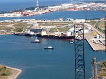 Cuenta con las Terminales de Usos Múltiples y de Abastecimiento, con las que el puerto de Dos Bocas brinda soporte logístico a las actividades de exploración y producción de hidrocarburos que se