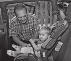 Módulo 1: La necesidad de cinturones de seguridad y sistemas de retención infantil caso de choque frontal, los pasajeros de los asientos traseros pueden ser catapultados hacia adelante y golpear a