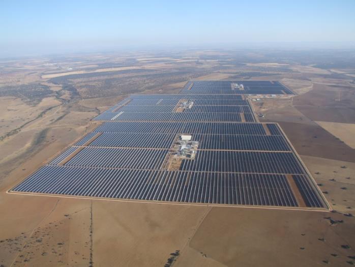 evitadas CO 2 (t/año) 64.400 Superficie de terreno ocupada (Ha) 130 Área de captación solar (m 2 ) 390.000 Ilustración 1.23. La Risca, propiedad de Acciona / Mitsubishi Corp., Alvarado, Badajoz.