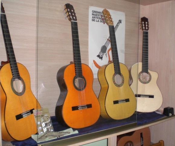 Guitarras artesanas Azahar, te ofrece la garantía de una firma cuya
