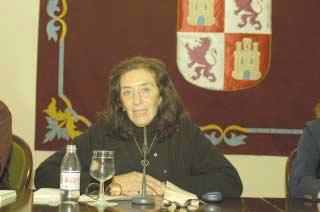 FUNDACIÓN CAMINO DE LA LENGUA CASTELLANA Clara Janés ha cultivado la poesía, la novela, el ensayo, la biografía y la traducción y su
