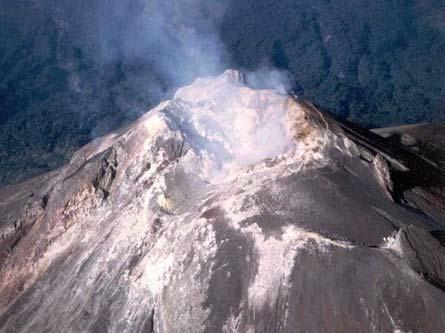 Volcán Fuego Figura 3-63 Imagen cráter Volcán Fuego (Fuente: http://www.alertatierra.com/imag/volcanes/volcanes%20en%20el%20mundo/fuego2.