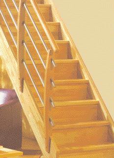 Escalera tradicional en haya laminada Disponible en versión recta y cuarto de giro