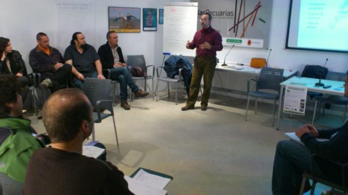 común y una propuesta de acción como colectivo, el pasado 30 de noviembre de 2015 se celebró en el Centro de Información y Documentación de Vías Pecuarias de Malpartida de Cáceres el evento TRABAJAR