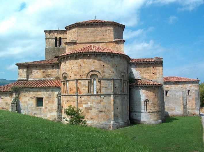 EL ARTE ROMÁNICO LA ARQUITECTURA Los edificios más frecuentes fueron las iglesias, los monasterios y los castillos.