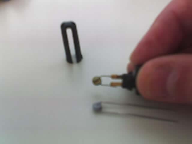 Una que tengamos el termistor hacemos lo siguiente, agarramos al caudalímetro y le sacamos el capuchón
