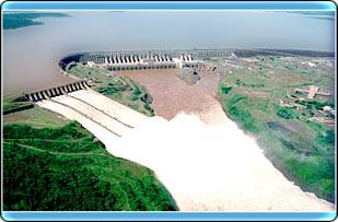 ORIGINA TENSIONES SOCIALES Desplazamientos forzosos de población que origina la construcción de grandes complejos hidroeléctricos.