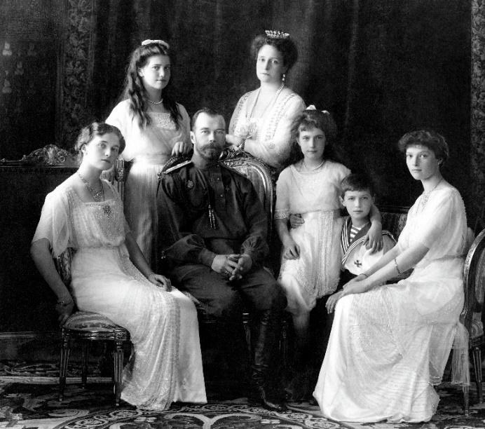 La Rusia zarista A principios del siglo XX el Imperio Ruso posee un inmenso territorio
