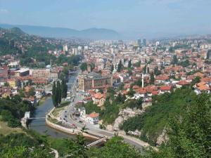 Bosnia y Herzegovina Día 1 Llegada a Sarajevo, traslado al hotel de 3 estrellas HOTEL