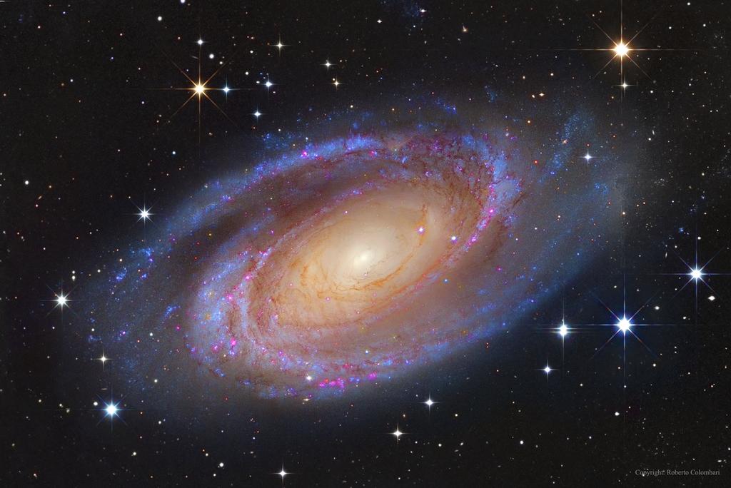 162 Resumen en Castellano Figura 1: Izquierda: galaxia espiral Messier 81. La imagen es una combinación de observaciones hechas por el telescopio Subaru en Hawaii y el Telescopio Espacial Hubble.