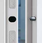9016) 1 hoja Hoja estable La puerta KSI 40 convence por su hoja de panel sándwich de 40 mm de grosor, con galce grueso en 3 lados y chapa de acero por ambos lados (0,8 mm).