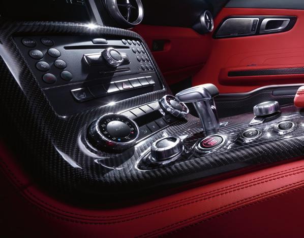 Siempre es posible aumentar el placer a bordo de un automóvil. Con el SLS AMG se hacen realidad los sueños de los amantes de los vehículos deportivos exclusivos.