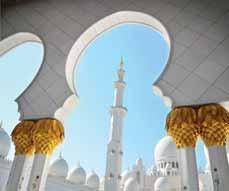 incomparables proyectos en construcción: Comienza la visita por la Mezquita de Jumeirah, uno de los bonitos lugares para tomar fotos.