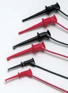 de prueba con mini-gancho Cables de prueba (rojo, negro) con conectores tipo banana de 4 mm y mini-ganchos Apertura de los miniganchos de 1,5 mm Cables aislados de PVC