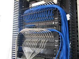 Algunos fabricantes de cables y equipos: http://www.panduit.com/es/home http://cabling.