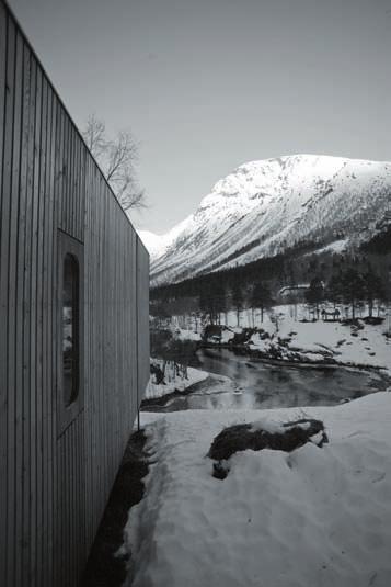 El hotel paisaje Juvet se encuentra en Valldal, en el noroeste de Noruega. Los turistas acuden allí atraídos por la enorme Gudbrandsjuvet, una alta cascada próxima a la carretera.