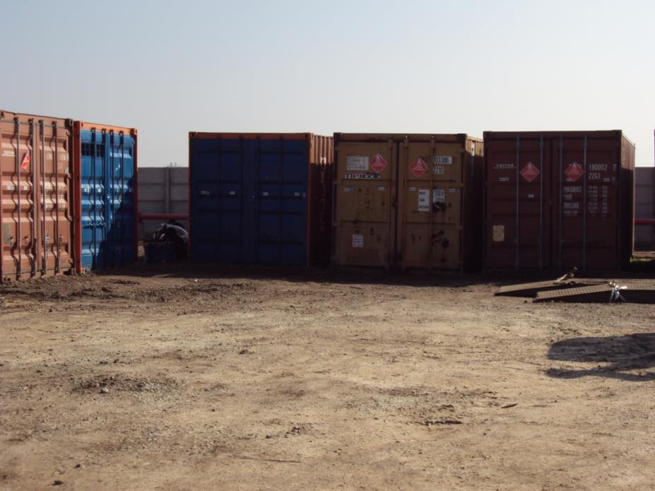 ALMACENAMIENTO EN CONTENEDORES Podrán almacenarse sustancias peligrosas en contenedores para transporte en patios de almacenamiento, sólo en zonas extraportuarias, siempre y cuando, no se