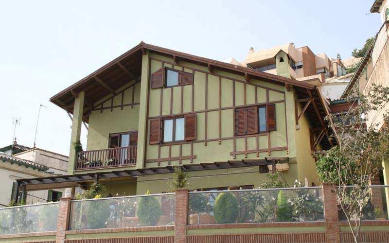 PASEO SALVADOR RUEDA, Nº 11 A49 Villa regionalista construida en ladera de estilo vasco, con tejado a dos aguas